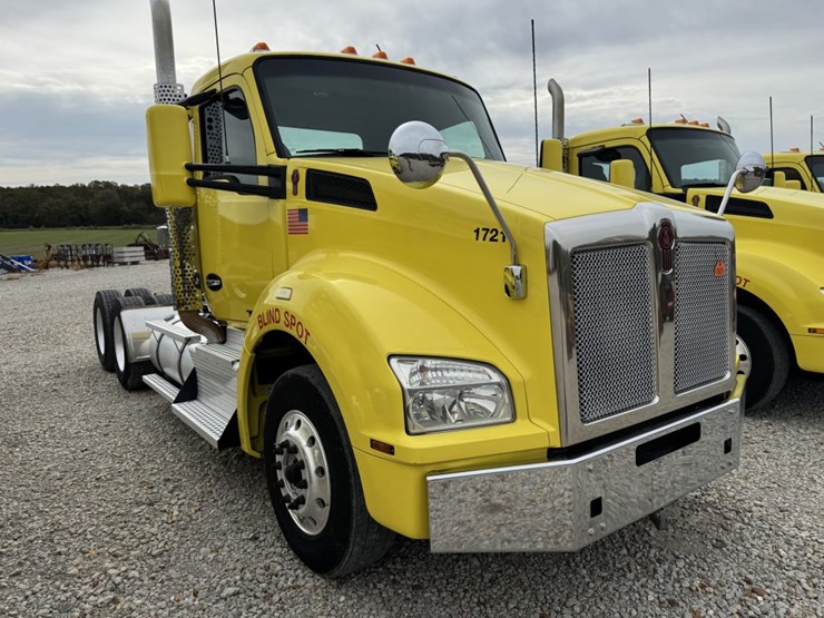 2017-kenworth-t880-image-3