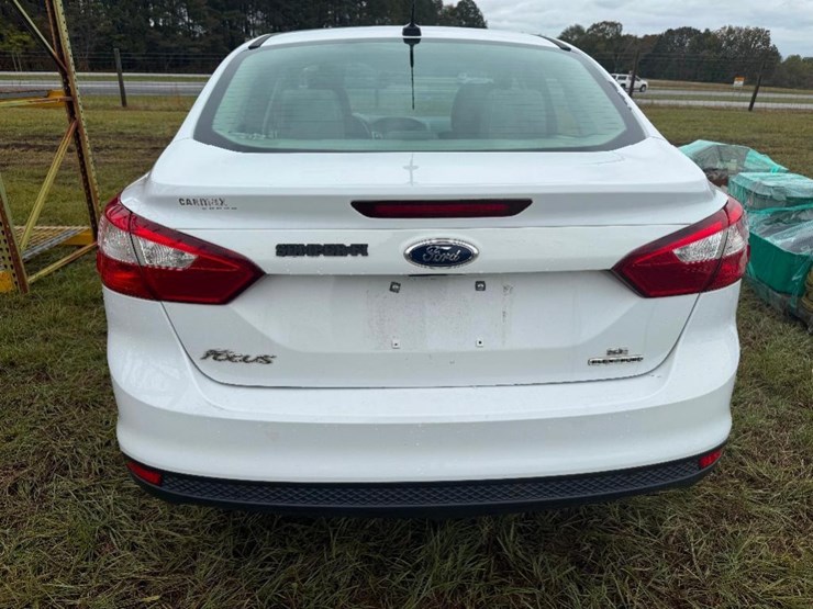 2013-ford-focus-(at,-2.0l,-sunroof,-radio-does-image-5