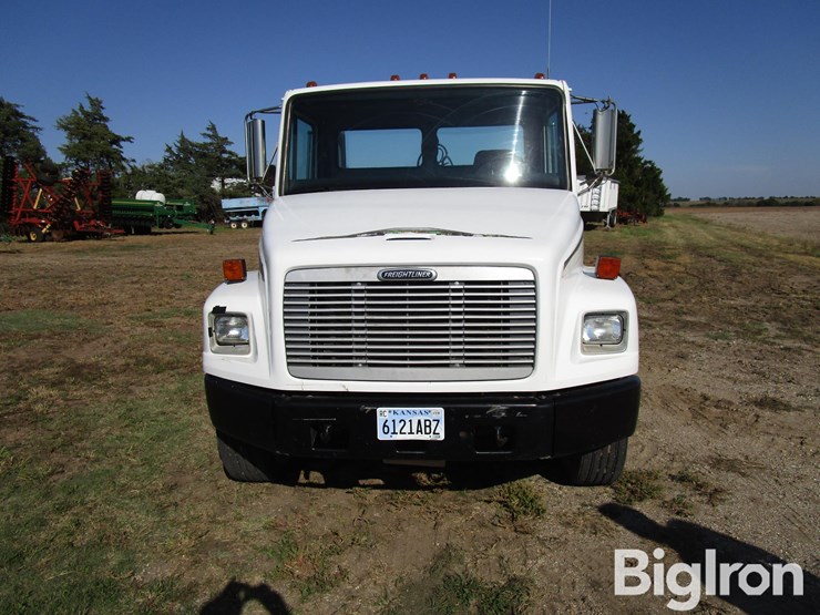 2000-freightliner-fl70-image-2