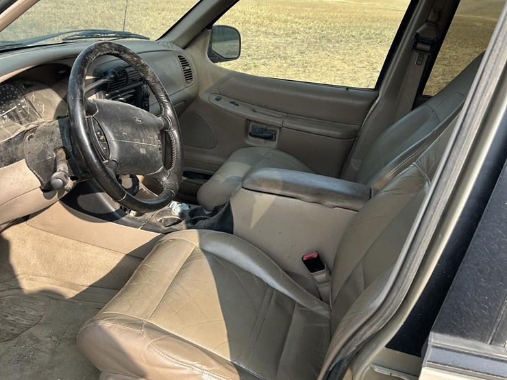 2001-ford-explorer-xlt-image-26