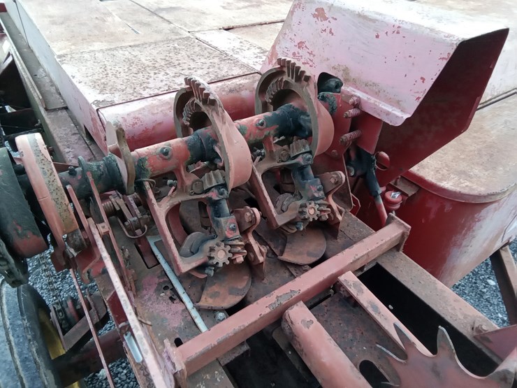 new-holland-273-image-5