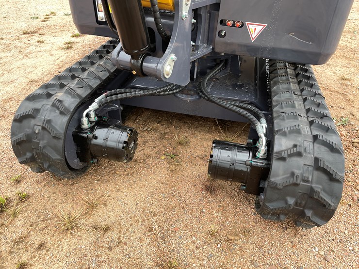 #1796-•-agt-mx20r-mini-excavator-image-11