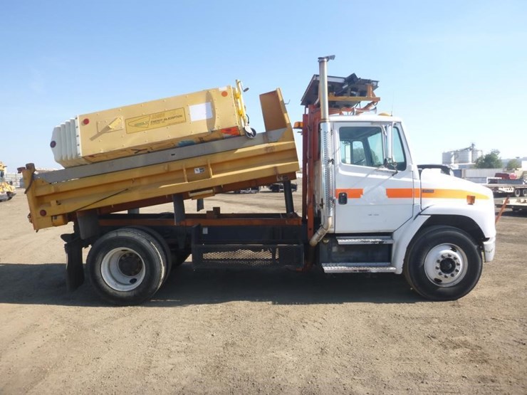 freightliner-fl70-image-8