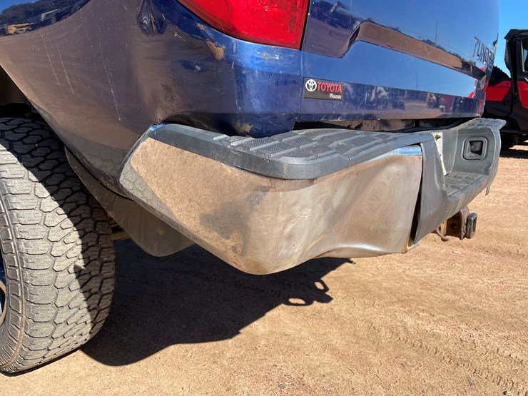 2015-toyota-tundra-sr5-image-25