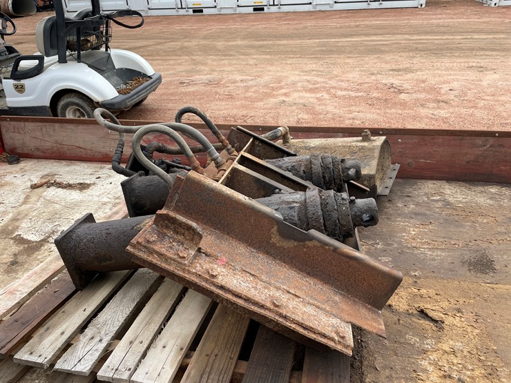 #3344-•-14'-steel-framed-wooden-dump-bed-image-7