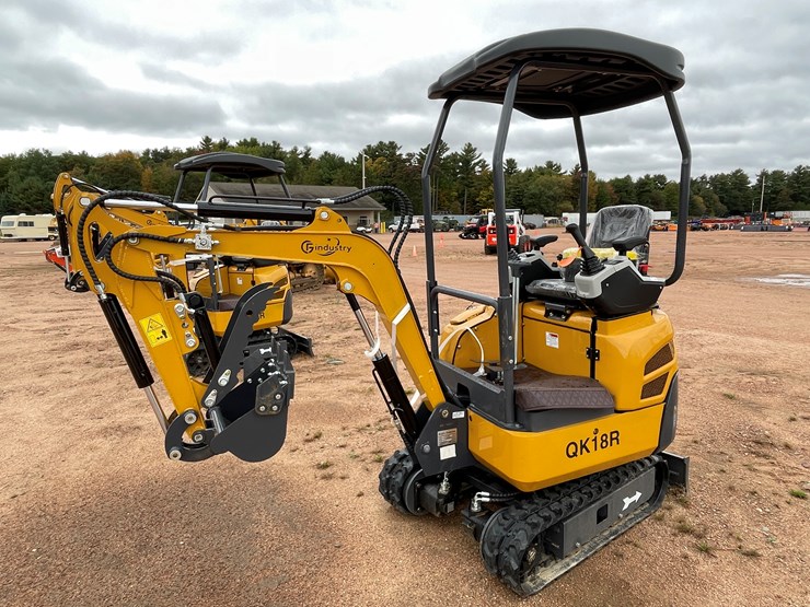 #1794-•-agt-qk18r-mini-excavator-image-1