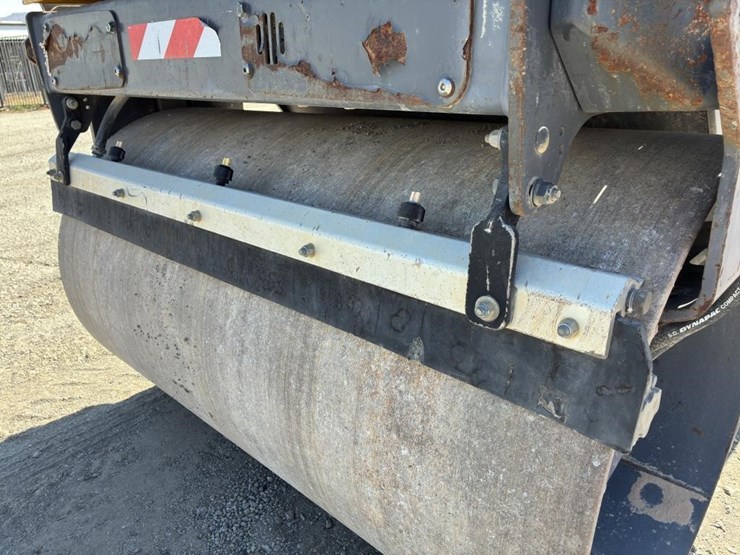 2015-dynapac-cc1200-image-10