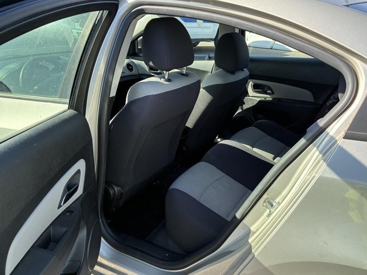 2014-chevrolet-cruze-sedan-image-11