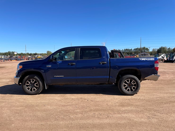 2015-toyota-tundra-sr5-image-2