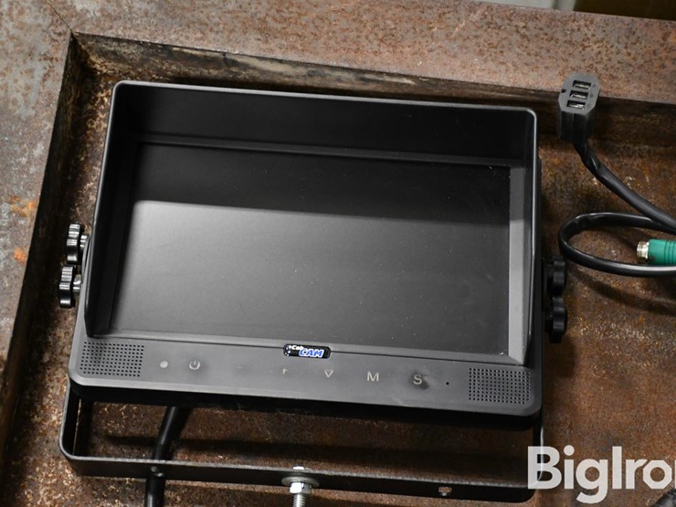 cab-cam-backup-tractor-cameras-image-14