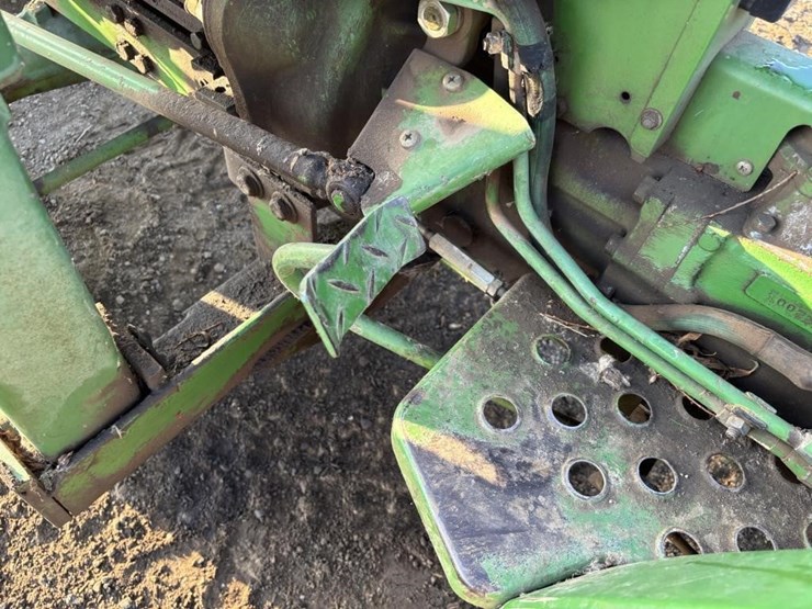 1981-john-deere-750-image-32