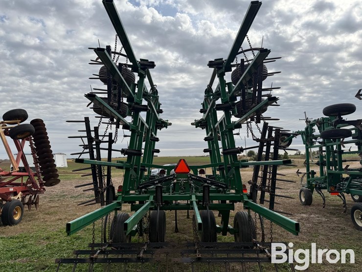 2018-great-plains-6327uc-12-27'-ultra-chisel-w/3-bar-harrow-image-6