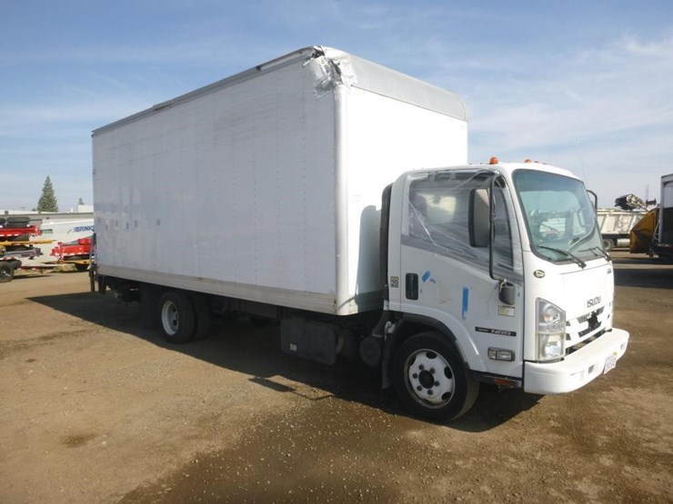 2017-isuzu-nqr-image-2