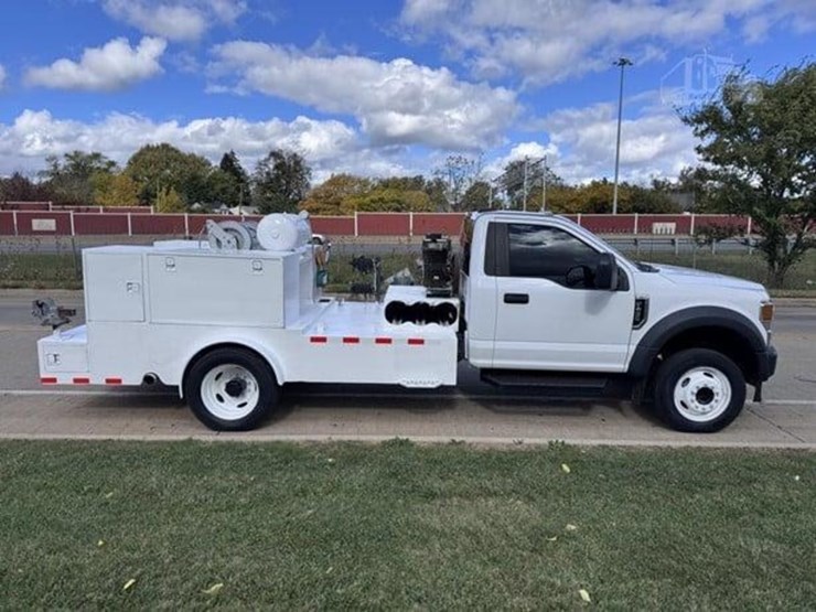 2021-ford-f450-xl-image-1