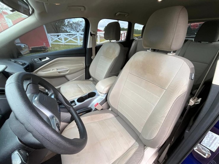 2015-ford-escape-se-image-12