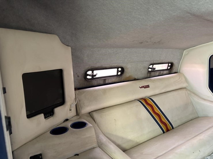 2004-unknown-trailer-image-37