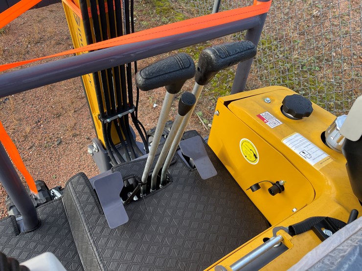 #1793-•-agt-mx20r-mini-excavator-image-23