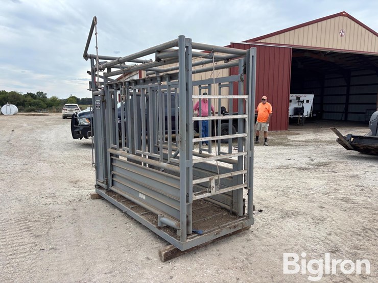 pearson-cattle-squeeze-chute-image-6