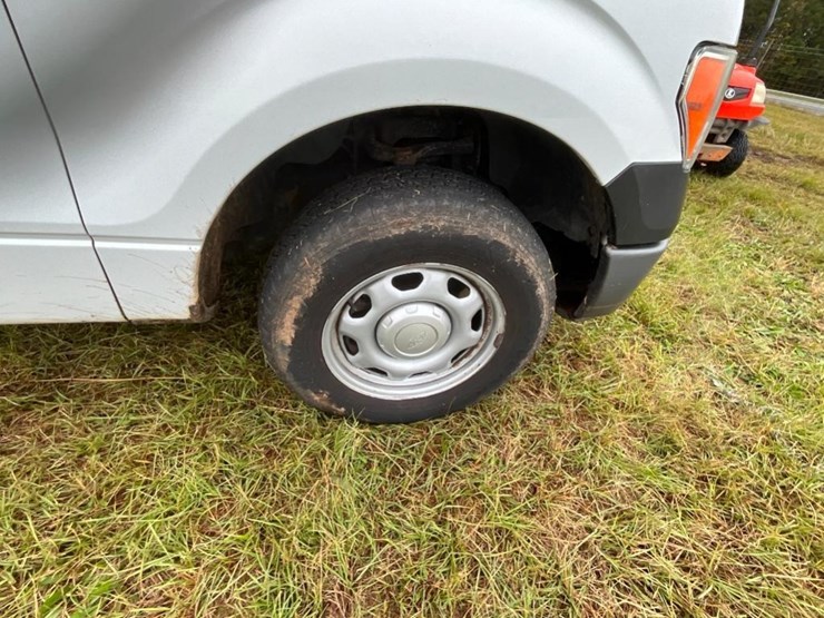 2014-ford-f150-xl-image-11