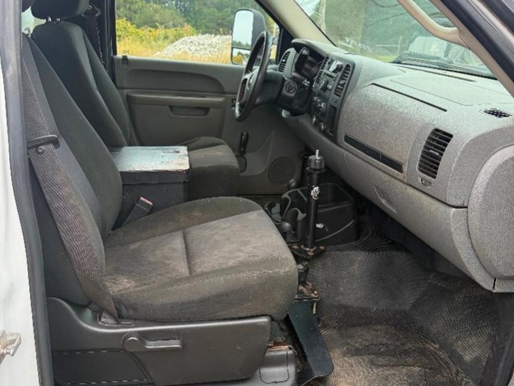 2010-chevrolet-2500-image-6