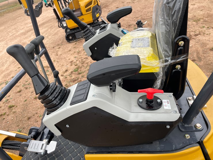 #1791-•-agt-xz20r-mini-excavator-image-30