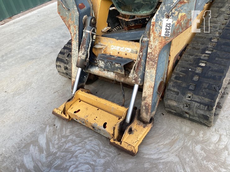 2010-deere-333d-image-11