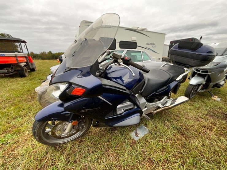 2004-honda-st-1300-motorcycle-(w/new-tires,-miles-image-4