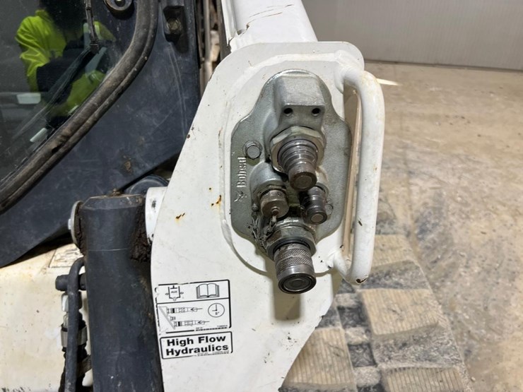 2023-bobcat-t770-image-11