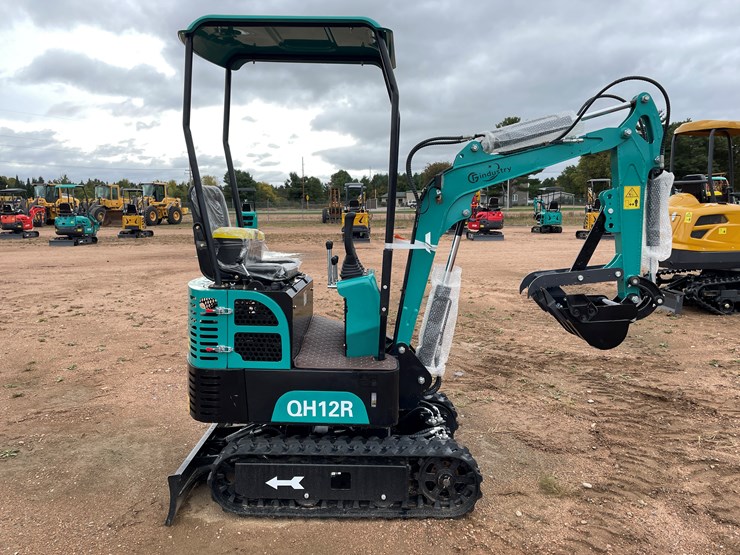 #1787-•-agt-qh12r-mini-excavator-image-4