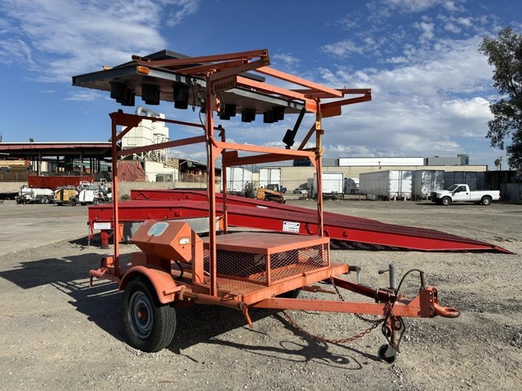 towable-arrow-board-image-2