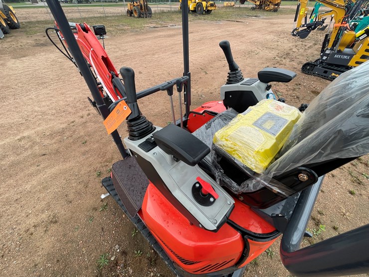 #1789-•-agt-qk20r-mini-excavator-image-14