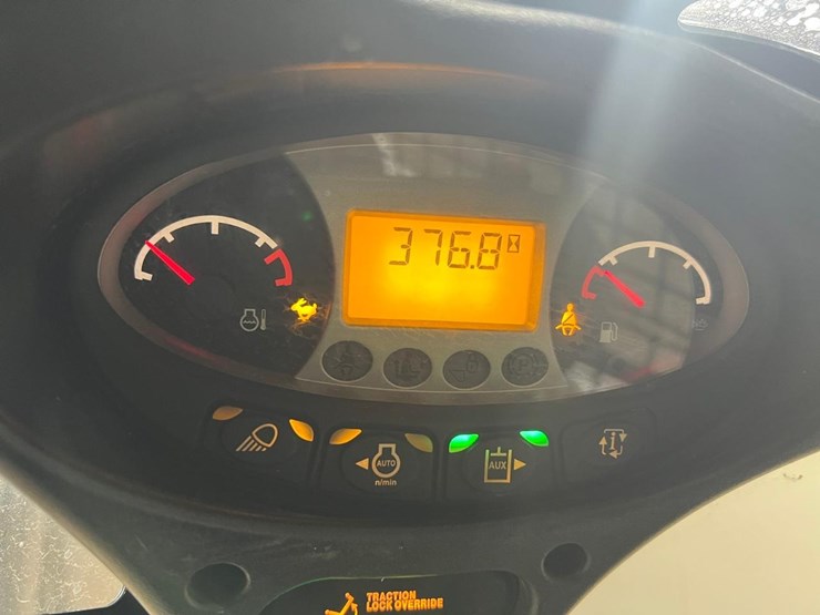 2023-bobcat-t740-image-22