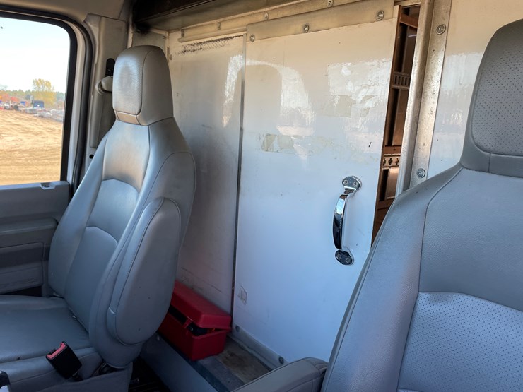 2018-ford-e450-image-40