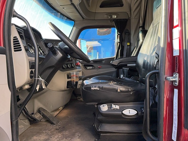2020-peterbilt-579-image-13