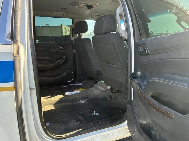 2019-chevrolet-suburban-image-14