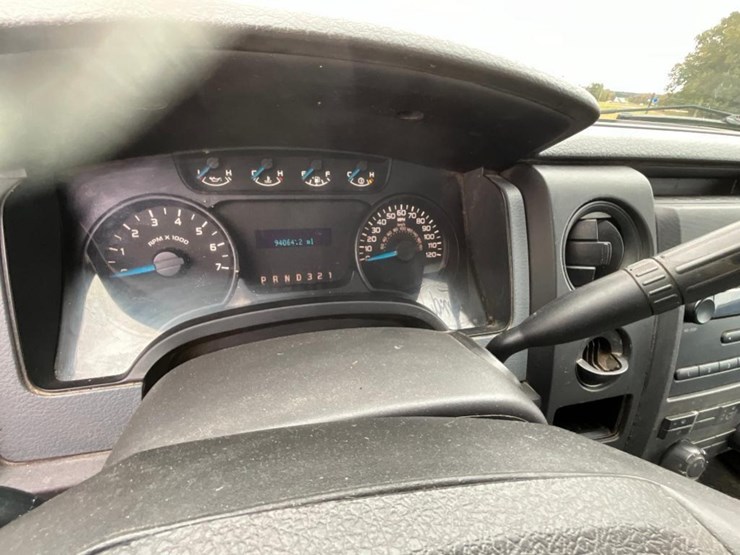 2014-ford-f150-xl-image-17