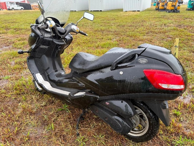 2011-znen-moped-**inop**-(has-title)-image-4