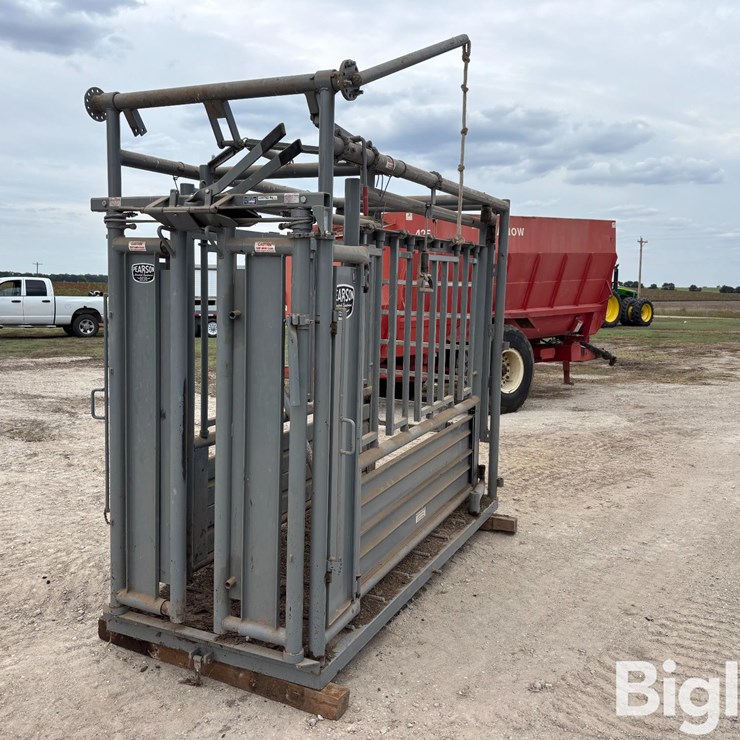 Pearson Cattle Squeeze Chute