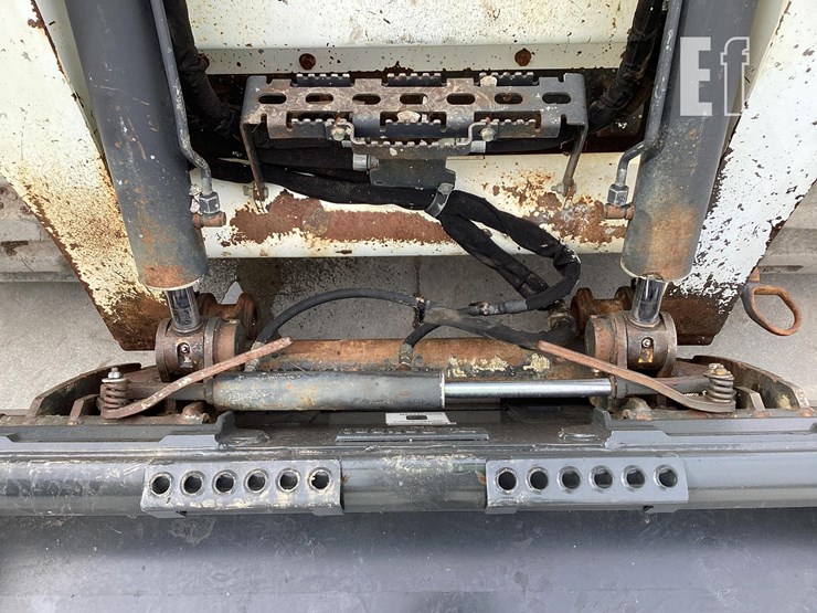 2014-bobcat-t870-image-10