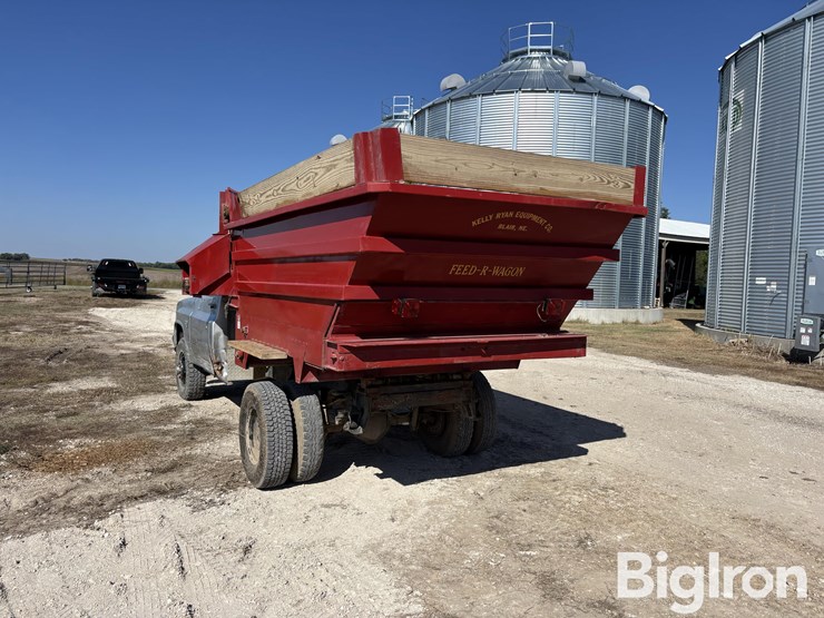 1982-chevrolet-k30-4x4-feed-truck-image-7