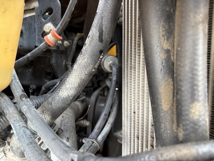 2019-deere-325g-image-45