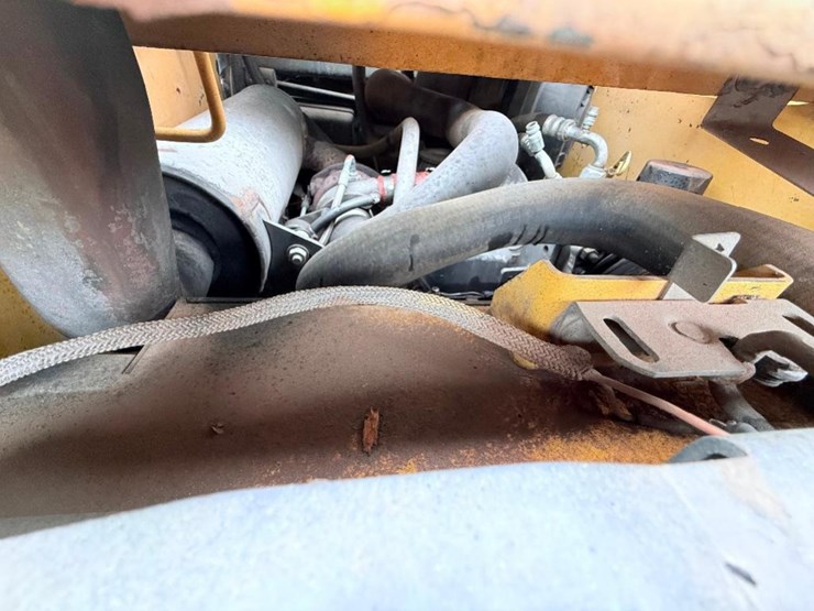 new-holland-ls185b-image-21