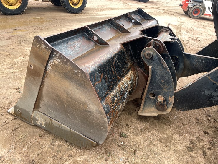 2011-case-821f-image-24