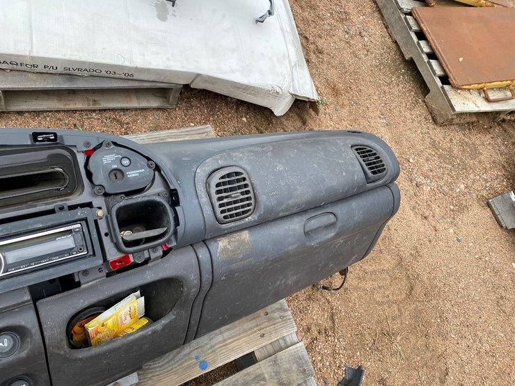 2001-dodge-3500-image-3