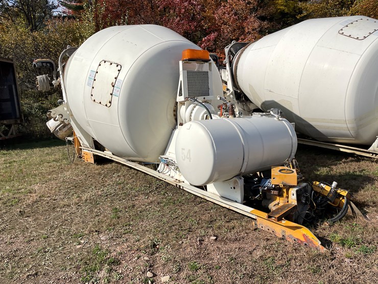 #3375-•-mcneilus-cement-mixer-drum-with-chutes-and-controls-image-3