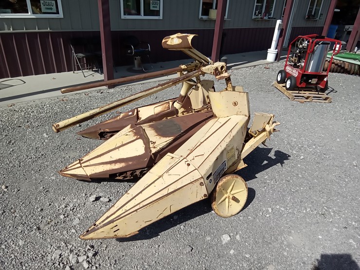 new-holland-824-image-2