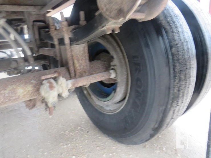 1995-wilson-41-ft-image-8