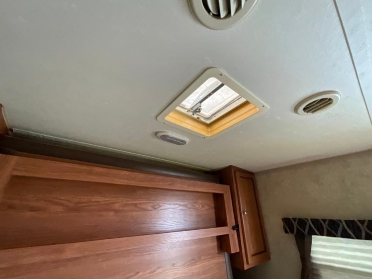 2015-forest-river-flagstaff-microlite-camper-image-38