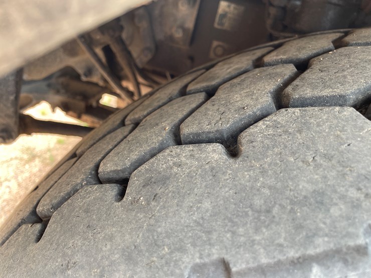 2011-peterbilt-365-image-20