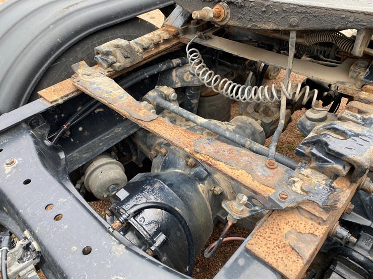 2017-peterbilt-567-image-14